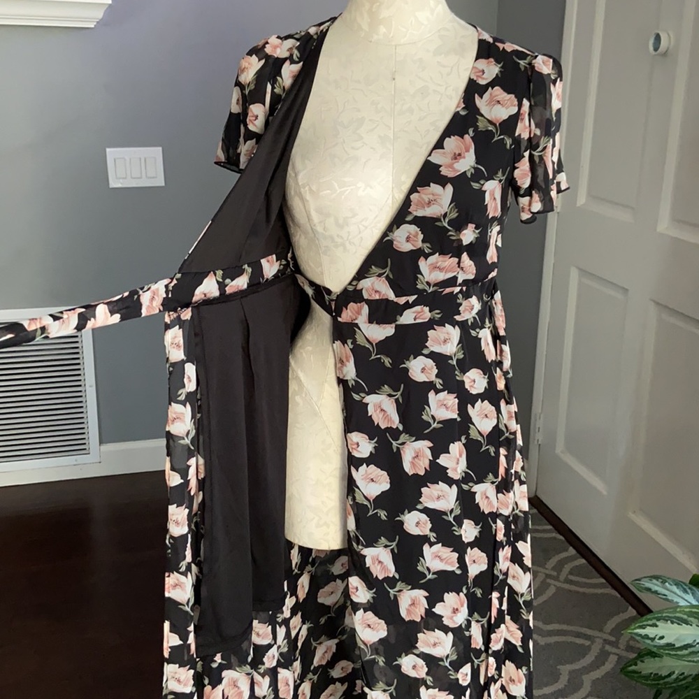 Forever 21 Floral Print Wrap Maxi Dress - Picture 4 of 8